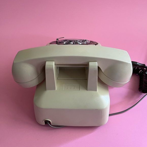 Vintage brown and white telephone from the 1970s in very good working condition. - Picture 4 of 5